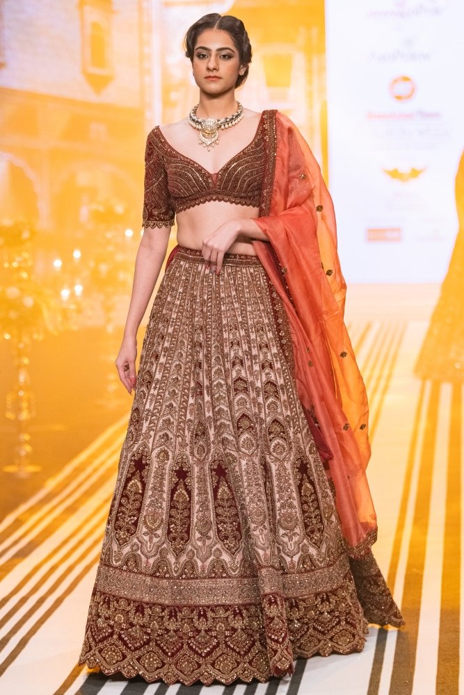 Cream lehnga with Maroon dupatta designers ghagra style for bride | Bridal  lehenga, Attractive dresses, Indian saree blouses designs