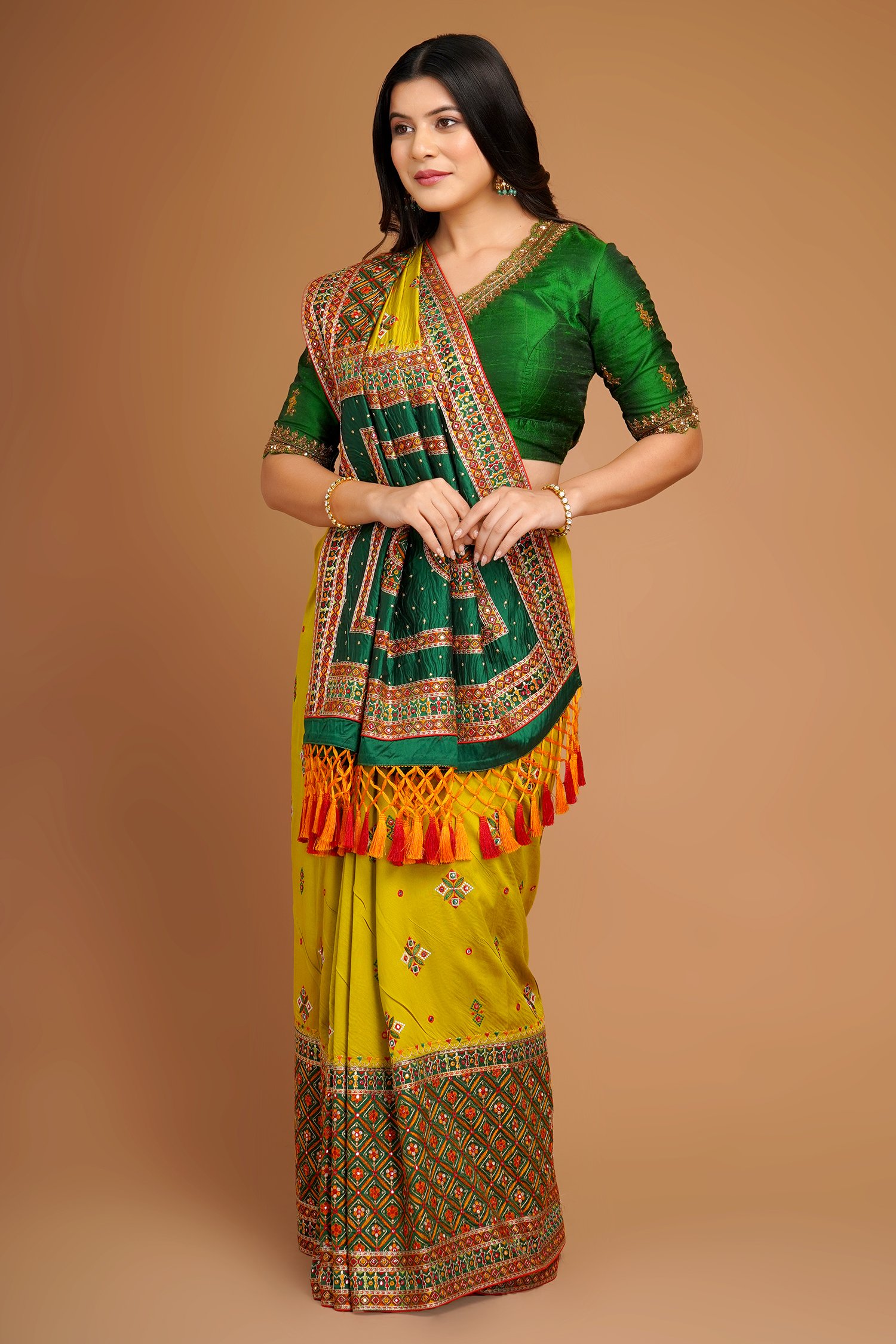 Invaluable Dark Green Soft Silk Saree With Desiring Blouse Piece –  LajreeDesigner